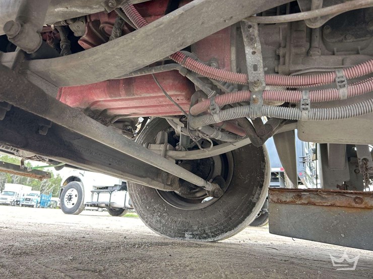 2019-freightliner-m2-106-image-52
