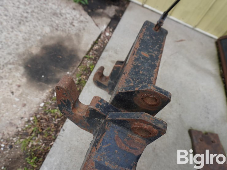 jeffers-i300-cat.-3-quick-hitch-image-13