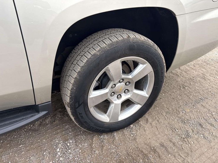 2016-chevrolet-suburban-image-9