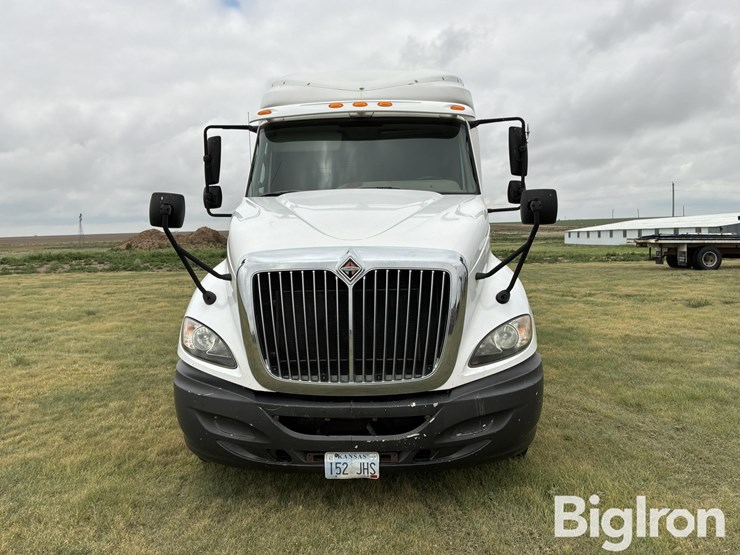 2010-international-prostar-image-2