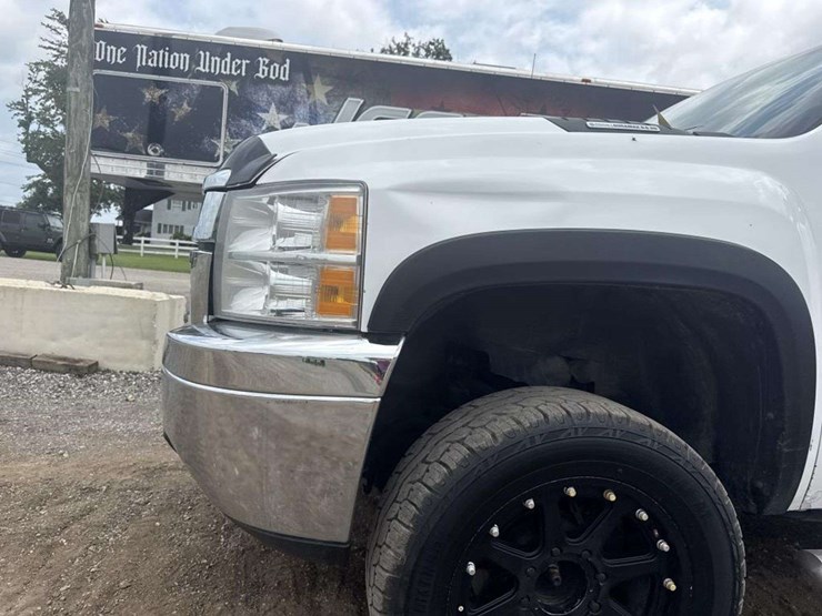 2013-chevrolet-2500-image-9
