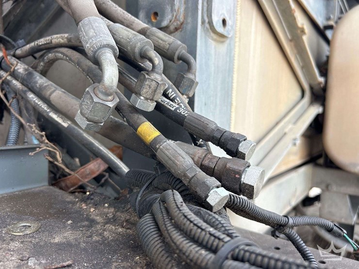 2019-freightliner-m2-106-image-18