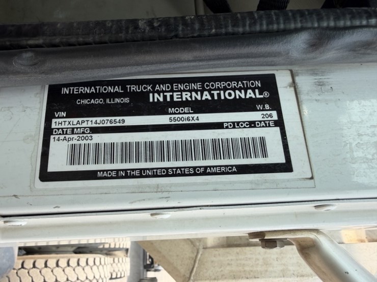 2004-international-5500i-t/a-truck-tractor-image-28