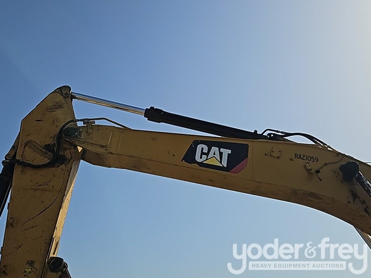 2019-caterpillar-323-image-18