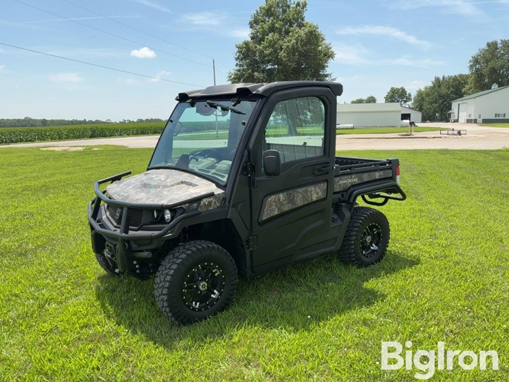 2023-john-deere-gator-image-1