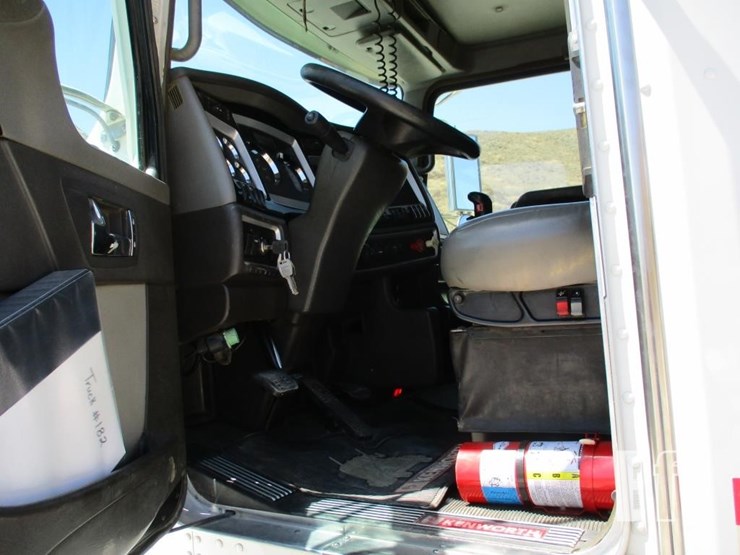 2014-kenworth-t800-image-8