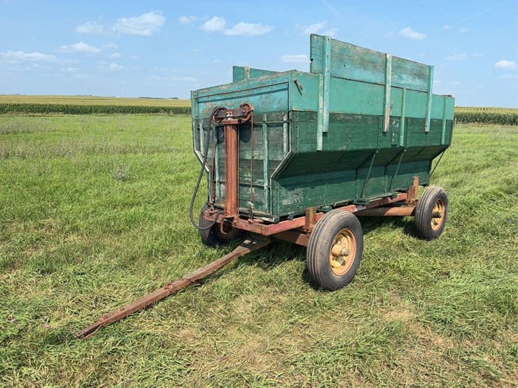 john-deere-running-gear-and-flare-box-wagon-with-simonsen-hoist-image-1