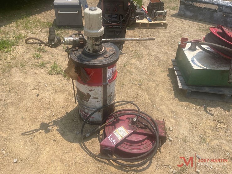 pneumatic-grease-pump,-lubricant-hose-w/reel-image-2