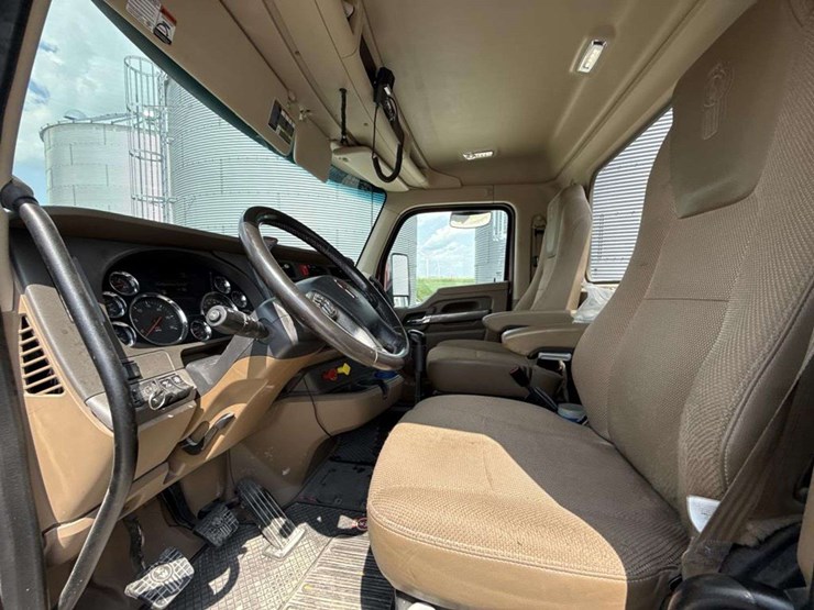 2014-kenworth-t680-image-21