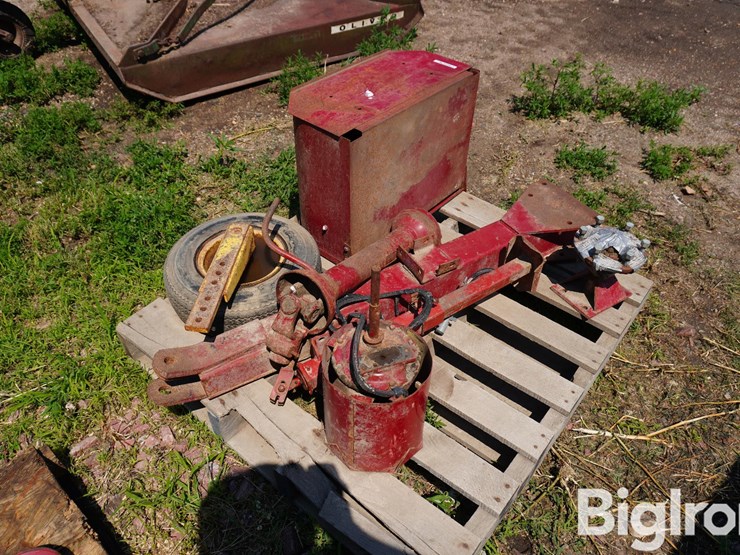 new-holland-845-image-7