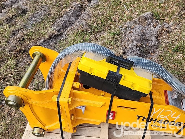 caterpillar-416-image-7