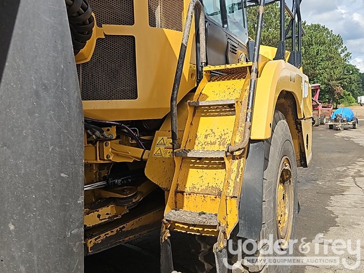 2021-caterpillar-730-image-24