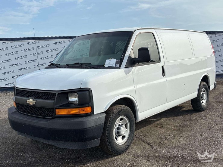 2017-chevrolet-express-2500-image-1
