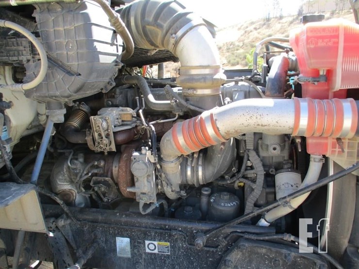 2016-peterbilt-579-image-5