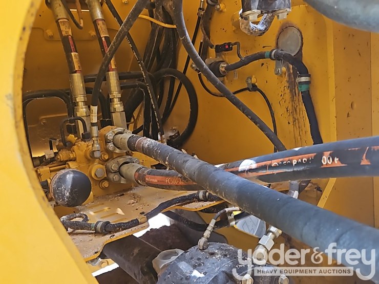 2023-deere-644p-image-21