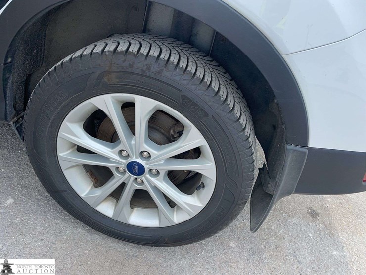 2017-ford-escape-image-23