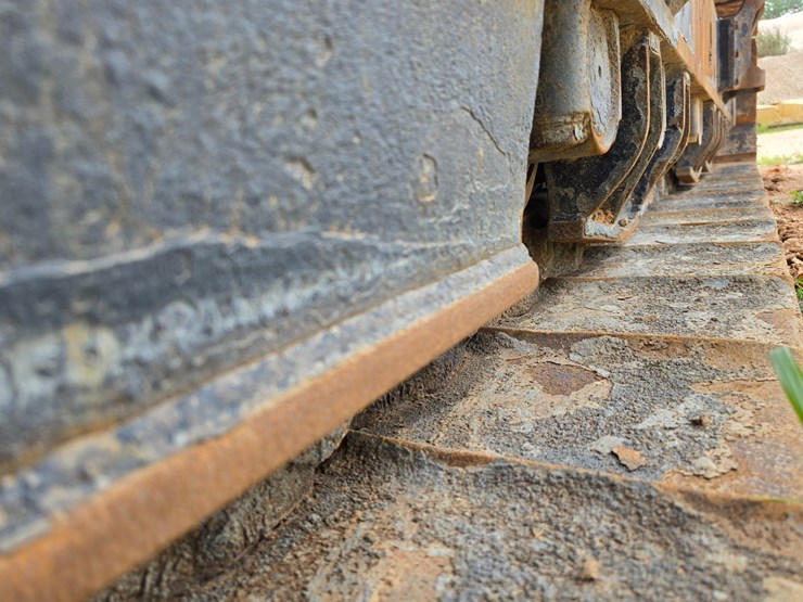 2023-caterpillar-374-image-65
