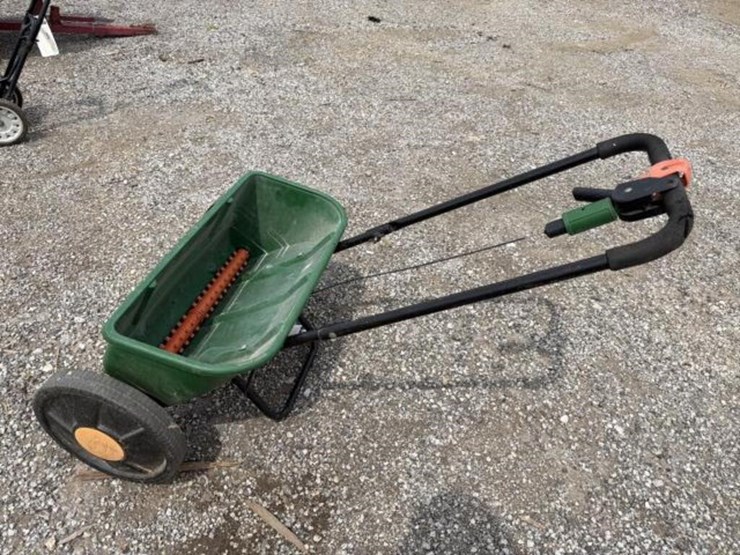 scotts-seeder-image-1