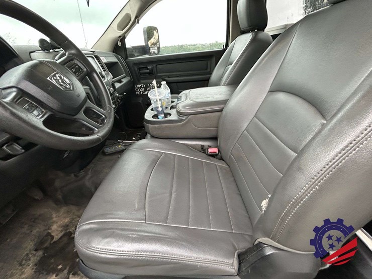 2016-ram-5500-bucket-truck-image-29