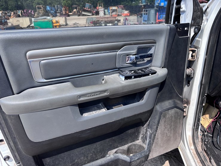 2013-dodge-ram-2500-image-8