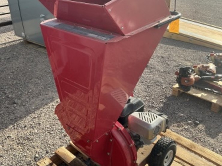 troy-bilt-gas-powered-chipper-/-shredder-image-3