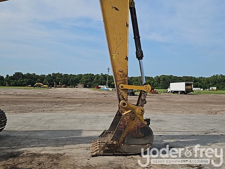 2013-caterpillar-328d-lcr-image-17