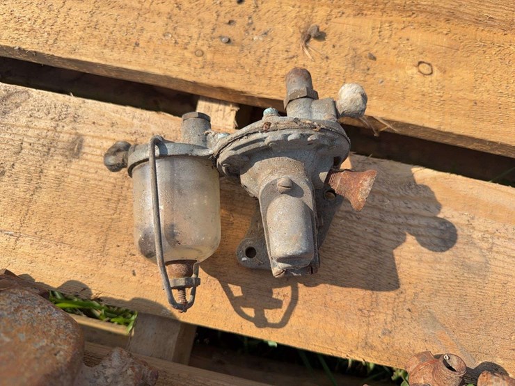 (2)-carburetors-and-fuel-pump-image-6