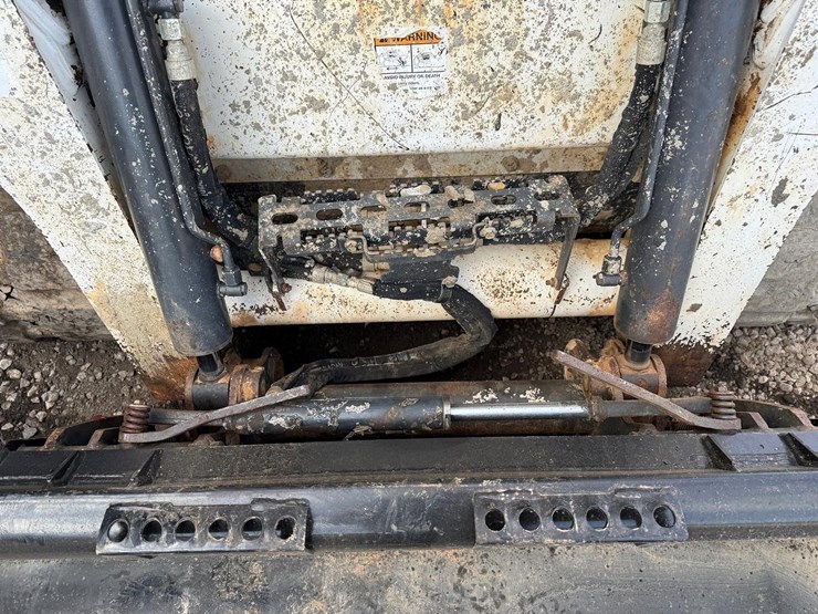 2022-bobcat-t770-image-10