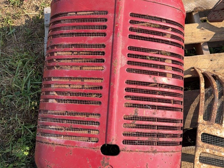 farmall-grilles-and-step-image-3