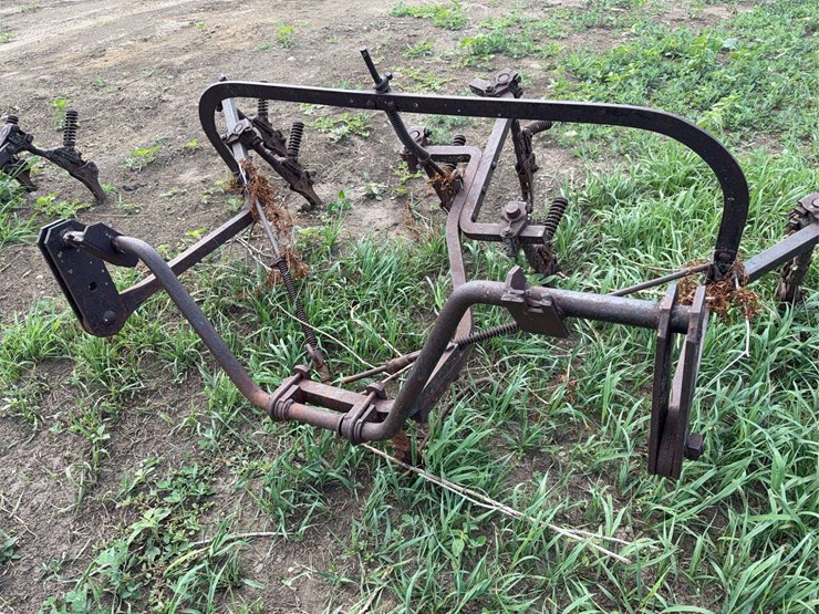 international-harvester-four-row-mounted-cultivator-image-6