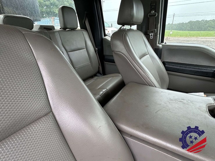 2017-ford-f550-xl-image-33