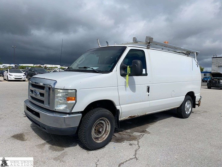 2010-ford-cargo-image-1