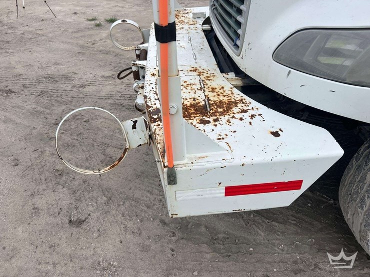 2016-freightliner-m2-106-image-53