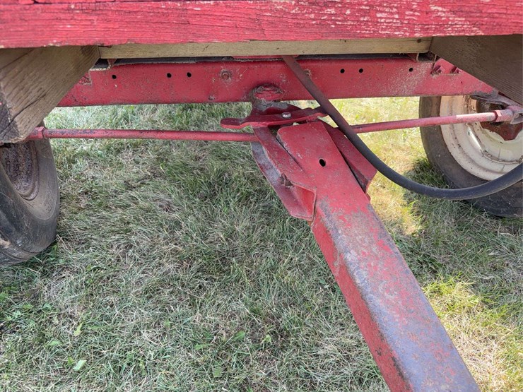 flare-box-wagon-with-hoosier-spreader-image-7