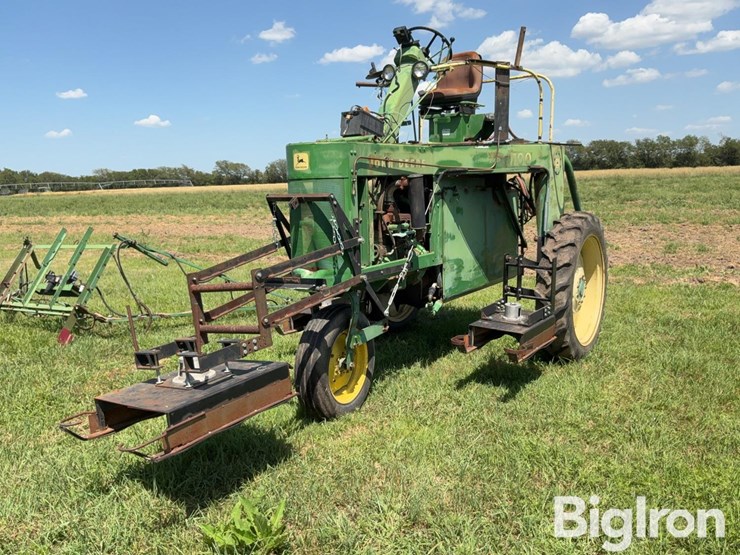 john-deere-700-image-1