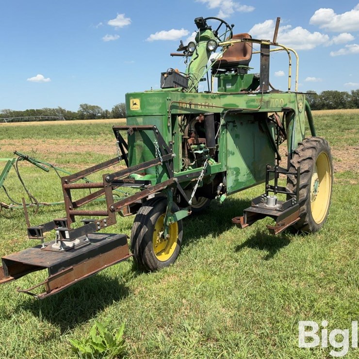 JOHN DEERE 700