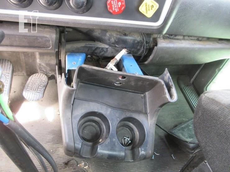 2015-kenworth-t800-image-10