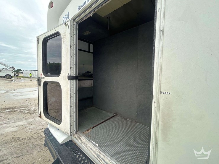 2011-ford-e450-image-31