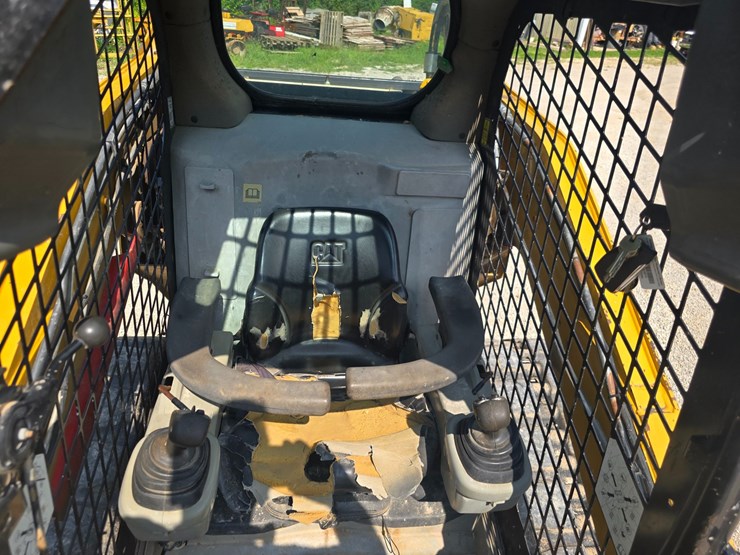 2013-caterpillar-289c2-image-39