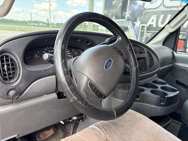 2006-ford-e350-image-22