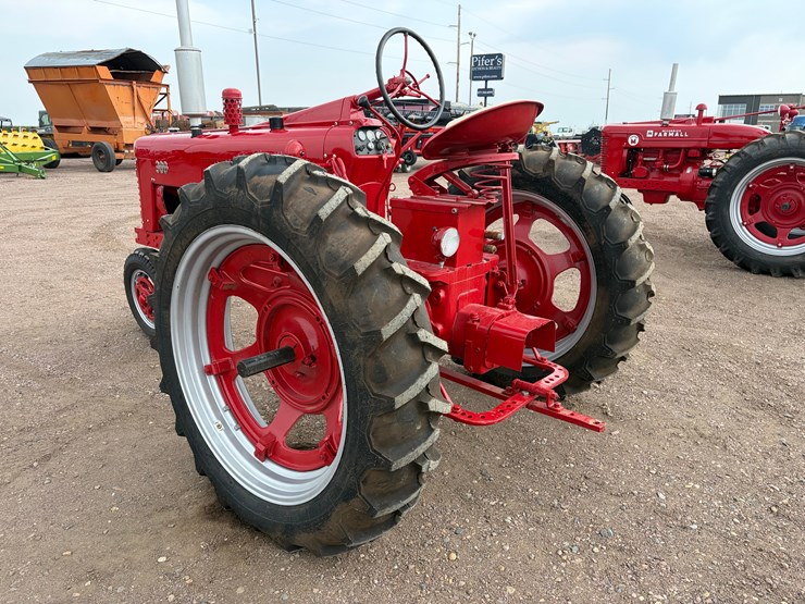 1955-farmall-300-tractor-image-7