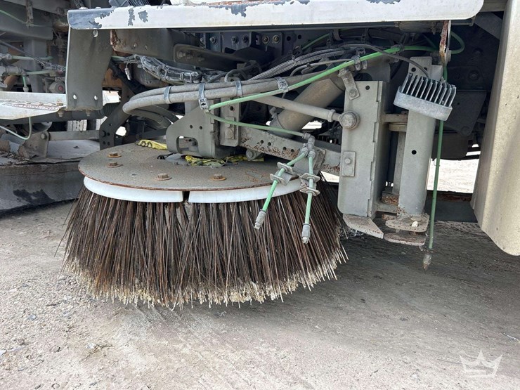 2019-freightliner-m2-106-image-21