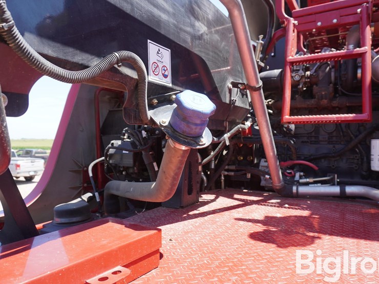 2014-case-ih-5140-image-14