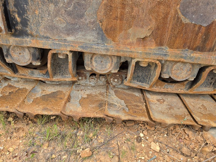 2023-caterpillar-374-image-81