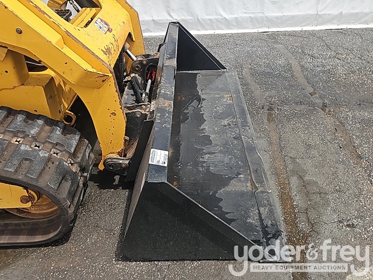 2020-caterpillar-279d3-image-11