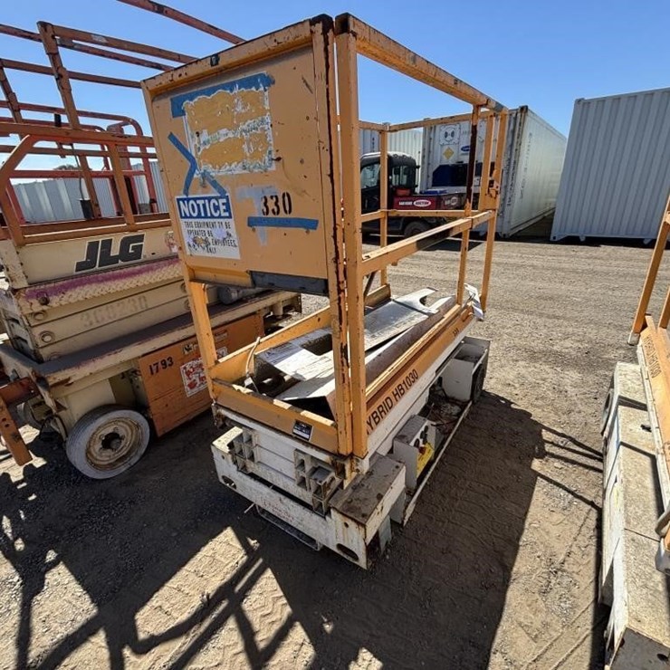 2005 CUSTOM EQUIPMENT HB1030