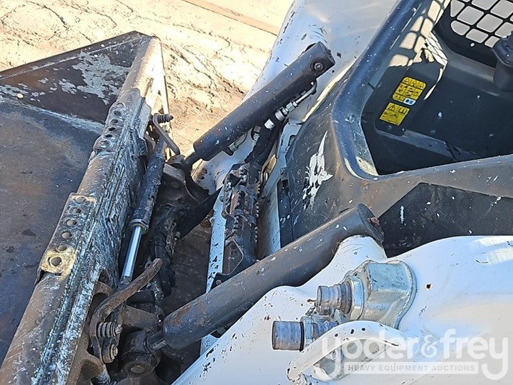 2024-bobcat-t64-image-16