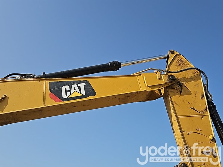 2019-caterpillar-323-image-15