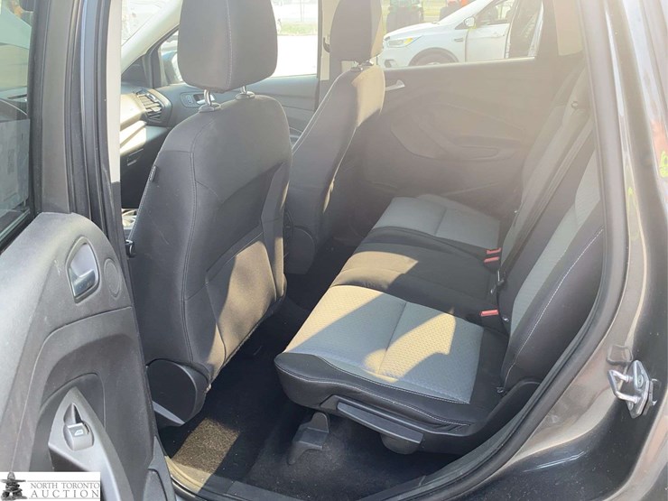 2017-ford-escape-se-image-14