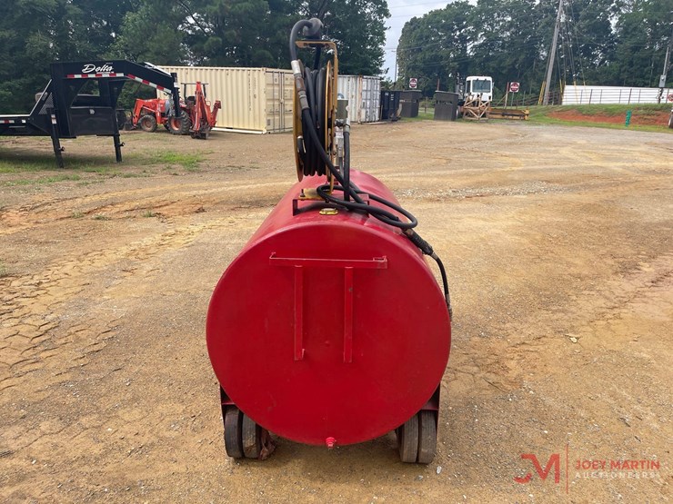 fuel-tank-with-pneumatic-pump-and-hose-reel-image-4